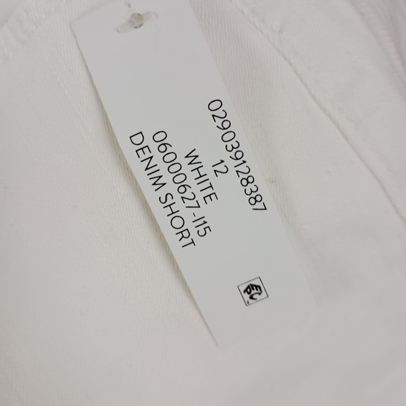 NWT JESSICA SIMPSON SIDE SLIT DENIM SHORTS IN WHITE SIZE 12 - Picture 7 of 9